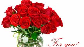 Букет красных роз на 8 марта в вазе