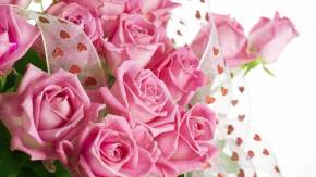 Букет из розовых роз девушкам на 8 марта