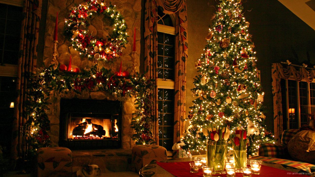 Украшенный камин и елка на Рождество - C Рождеством Христовым поздравительные картинки