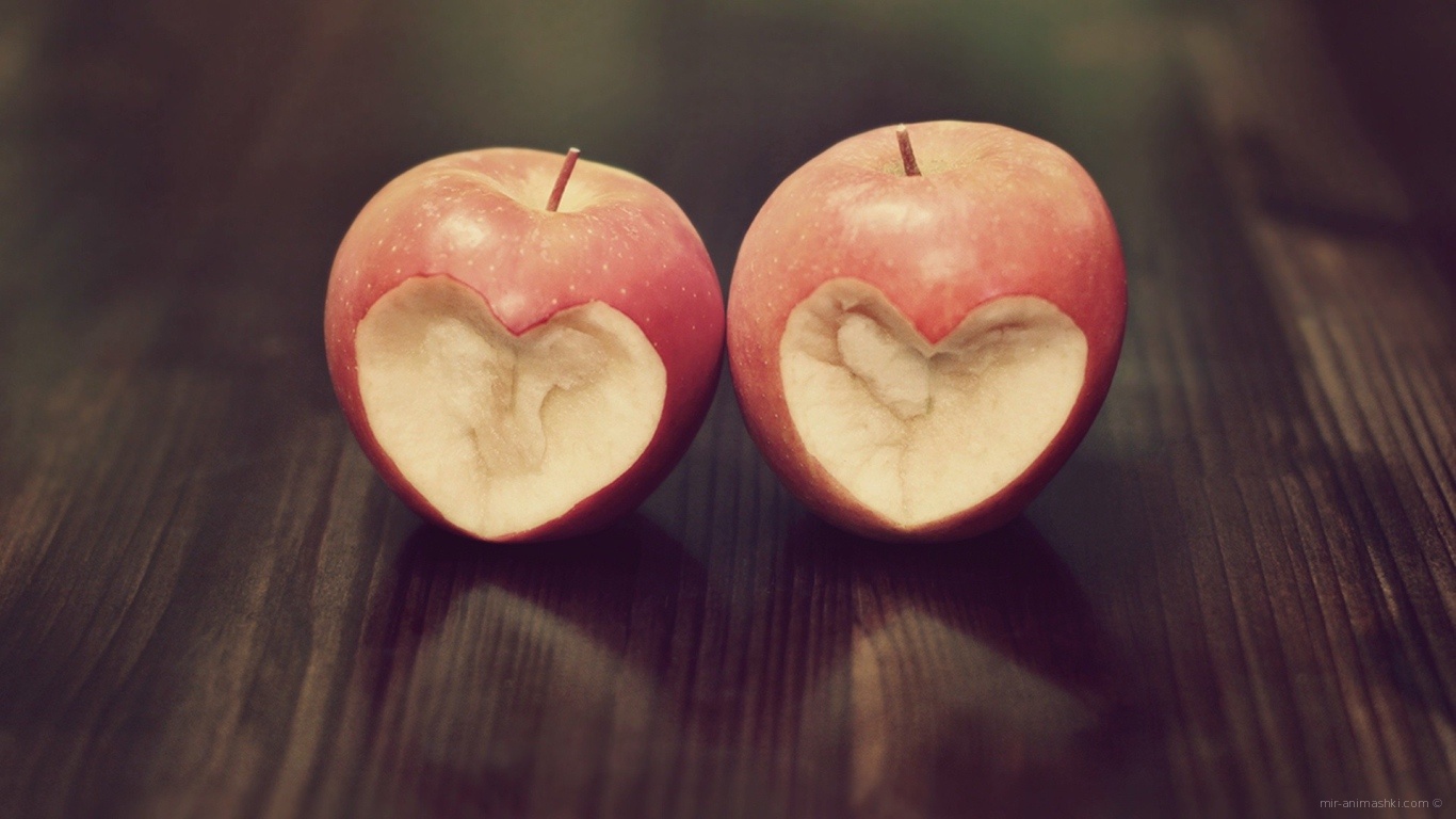 Сердечки на яблоках - С днем Святого Валентина поздравительные картинки