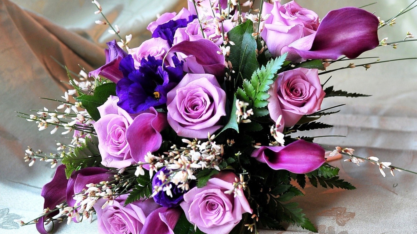 Фиолетовые розы в букете женщинам на 8 марта - C 8 марта поздравительные картинки