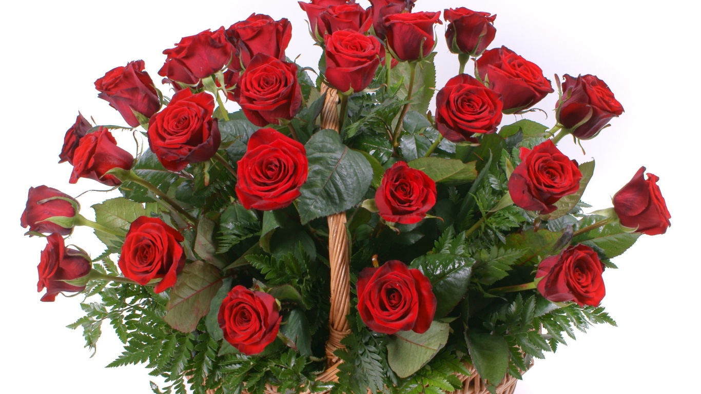 Красные розы на 8 марта в корзинке - C 8 марта поздравительные картинки