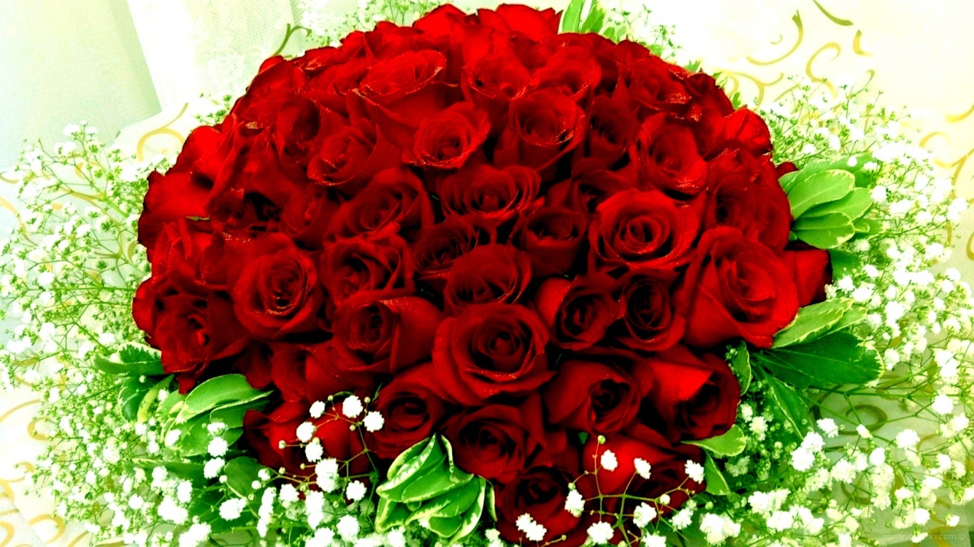 Красные розы на 8 марта с полевыми цветами - C 8 марта поздравительные картинки