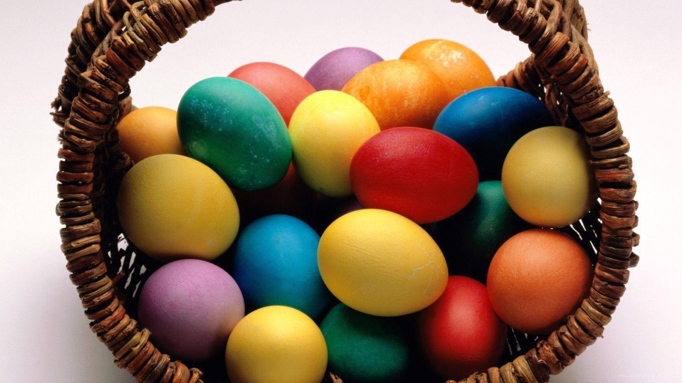 Плетеная корзина с яйцами на Пасху - C Пасхой поздравительные картинки