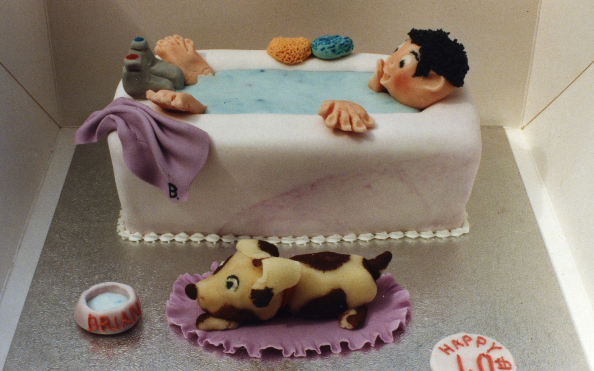 Торт в форме ванны - С Днем Рождения поздравительные картинки