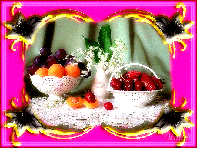 Аппетитные фрукты в белых корзинах~Анимационные блестящие открытки GIF