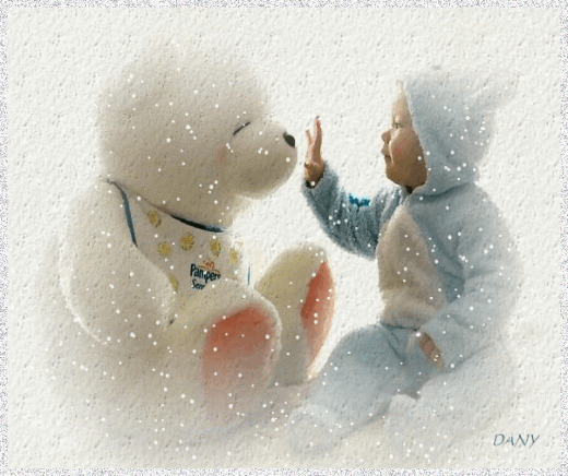 малыш и медведь~Анимационные блестящие открытки GIF