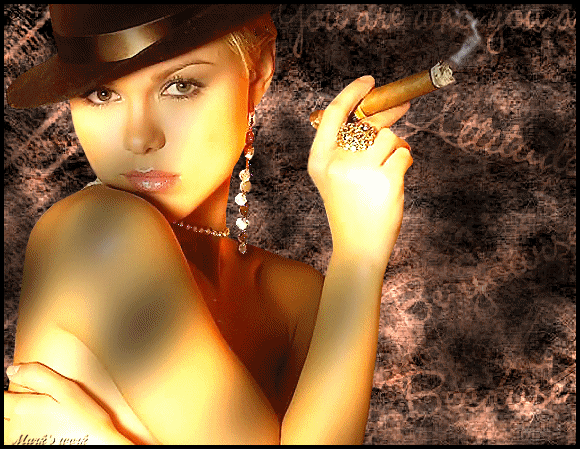 Девушка с сигарой~Анимационные блестящие открытки GIF