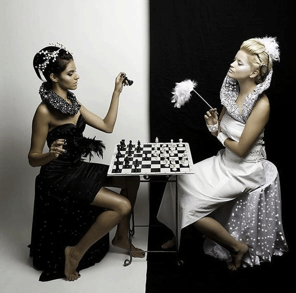 Шахматные королевы~Анимационные блестящие открытки GIF