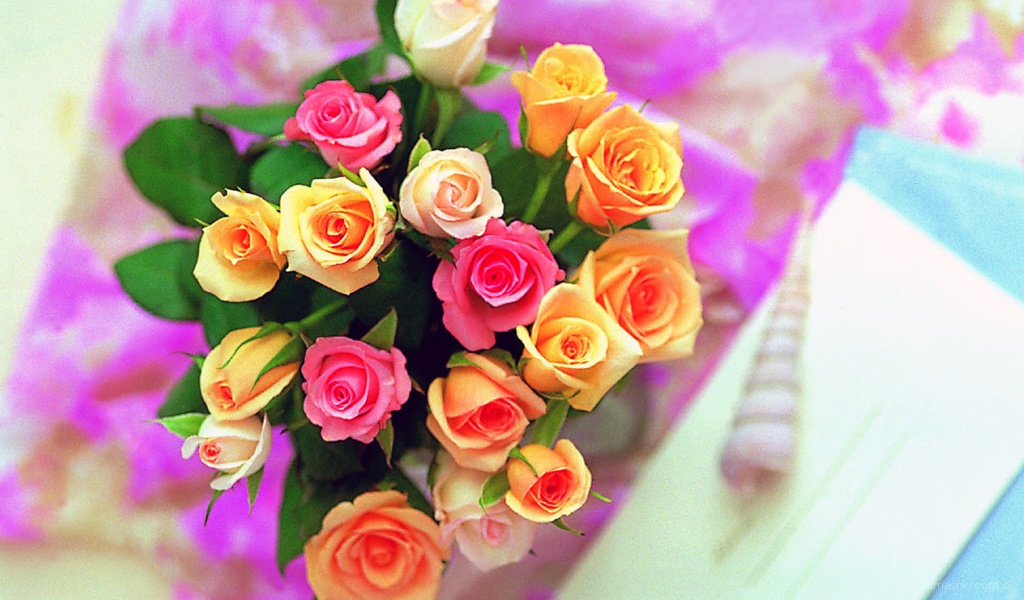 Букет из желтых и красных роз на День Святого Валентина~Анимационные блестящие открытки GIF