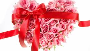 Букет из роз в форме сердца на День Святого Валентина 14 февраля