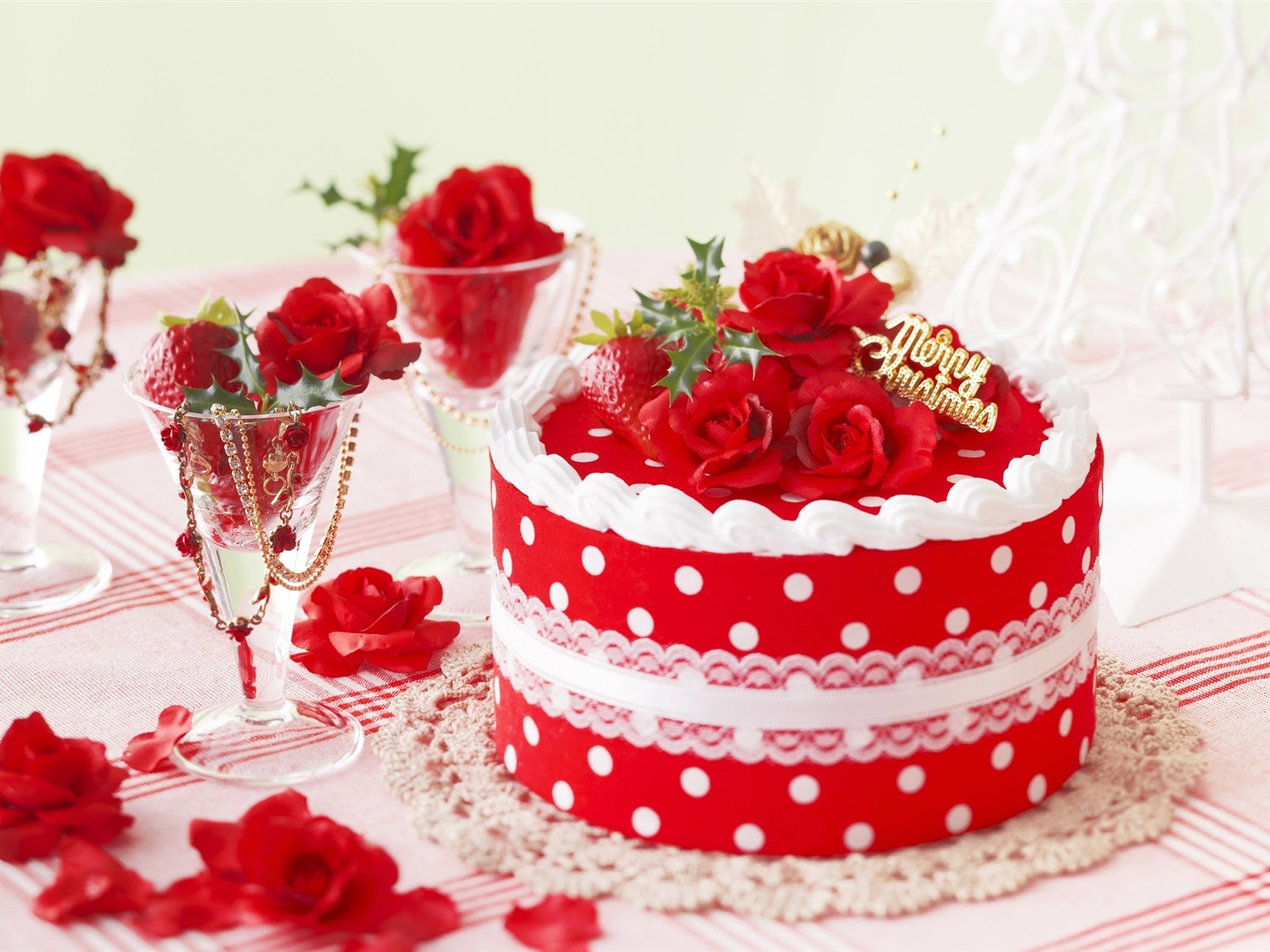 Красивый вкусный торт в день рождения~Анимационные блестящие открытки GIF