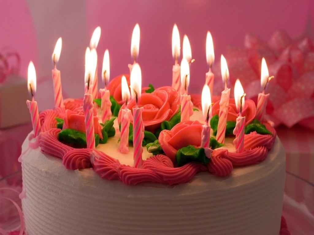 День рождения торт и свечи~Анимационные блестящие открытки GIF