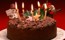 Торт со свечами на день рождения