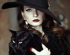 Девушка в черном с черным котом